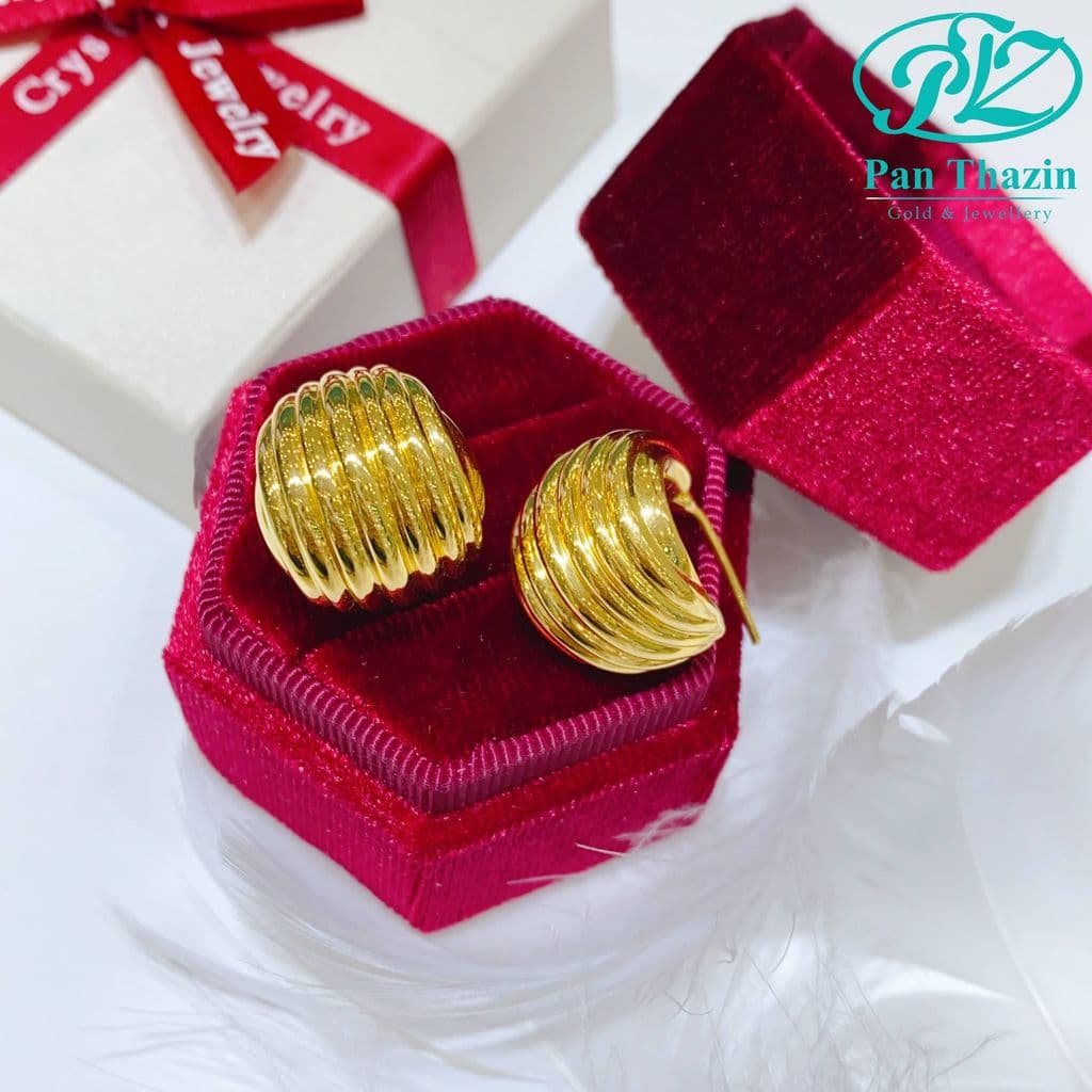 Yellow Gold Earring